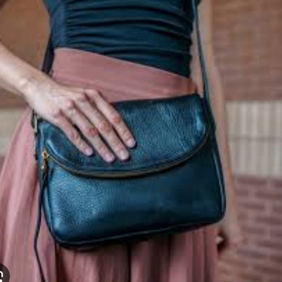 Hobo Fern Messenger Black Leather Crossbody Bag - Picture 2 of 16